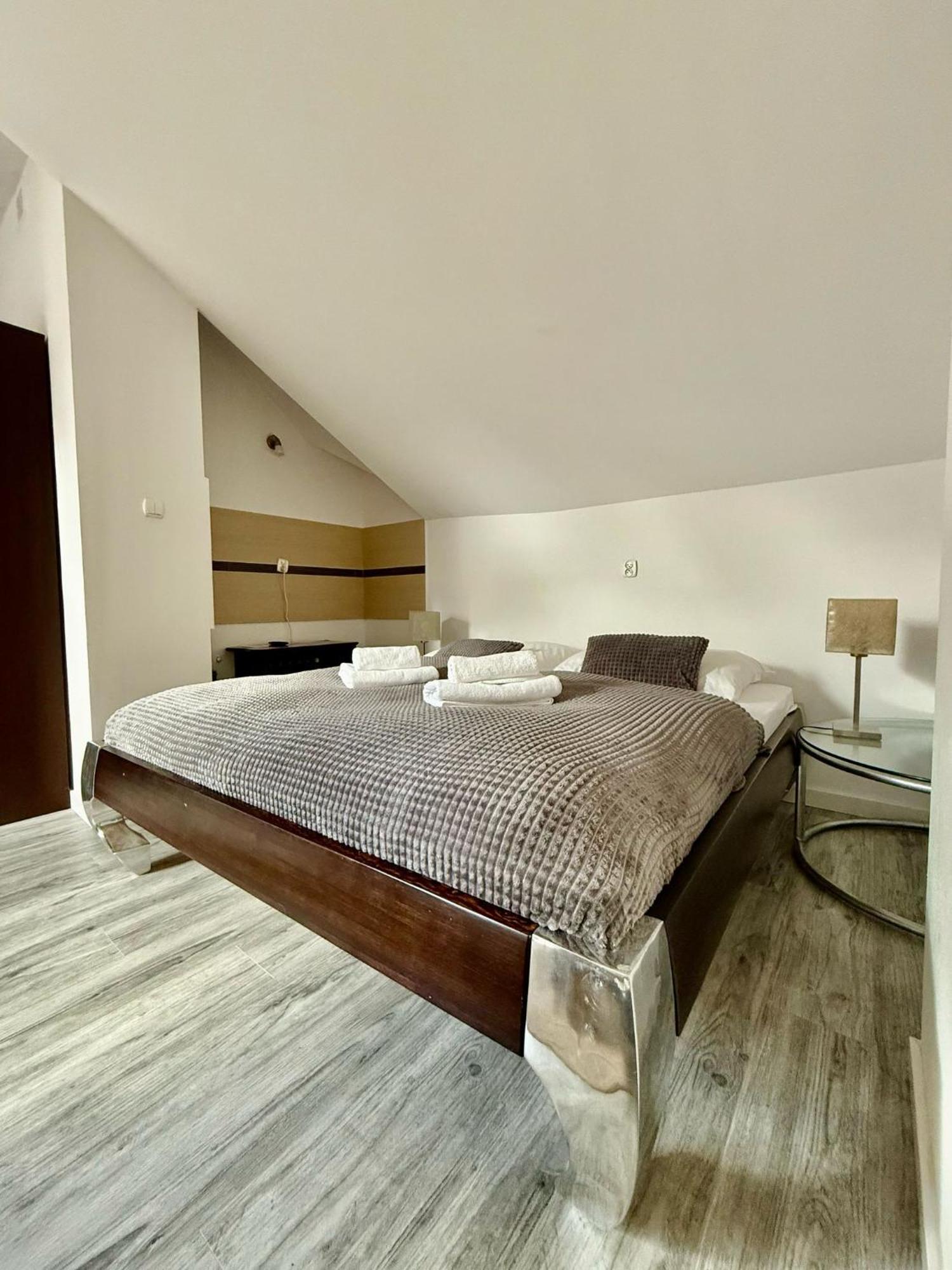 Easy Rent Apartments- Alba Apartment *