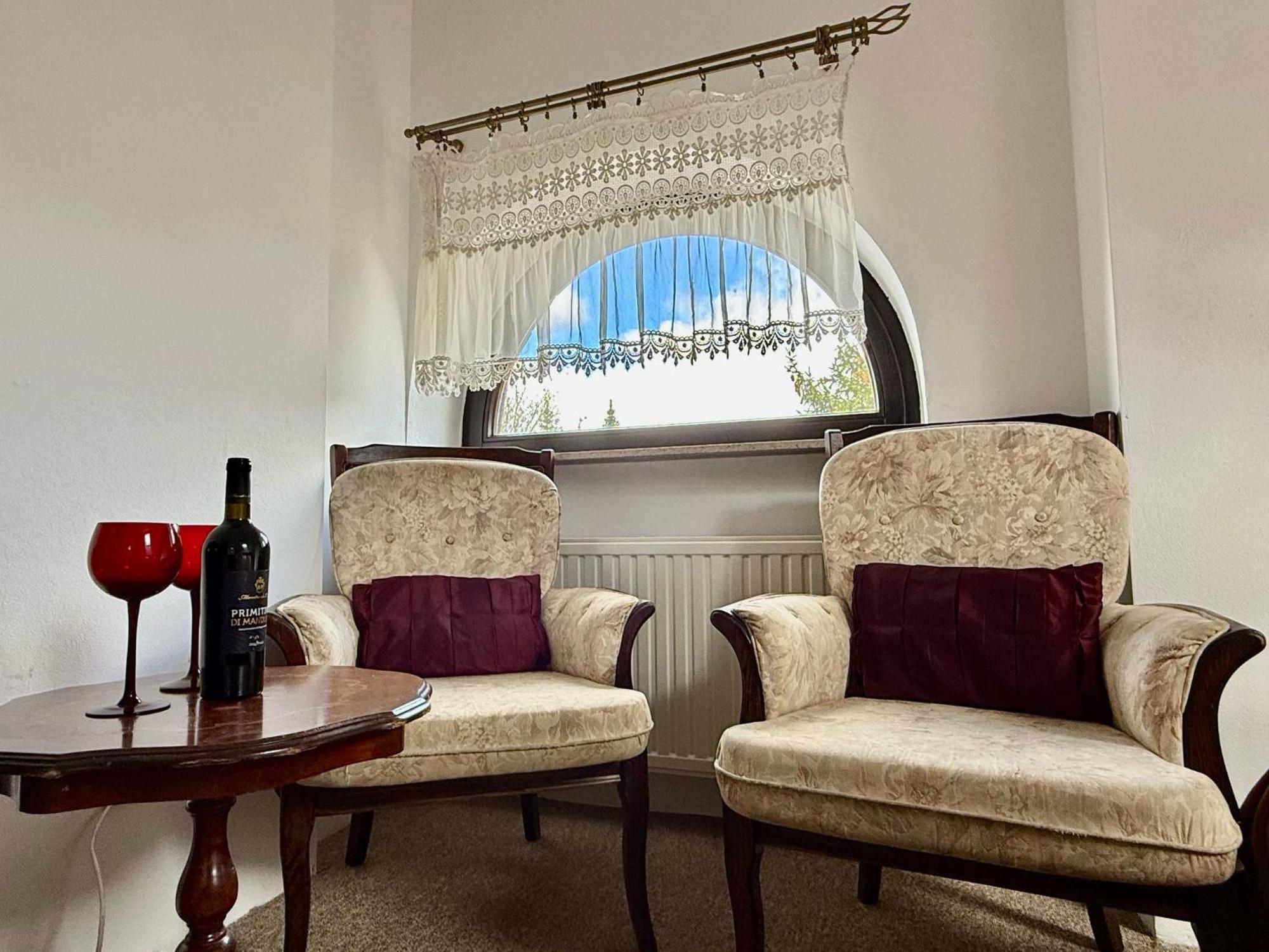 Easy Rent Apartments- Alba Apartment